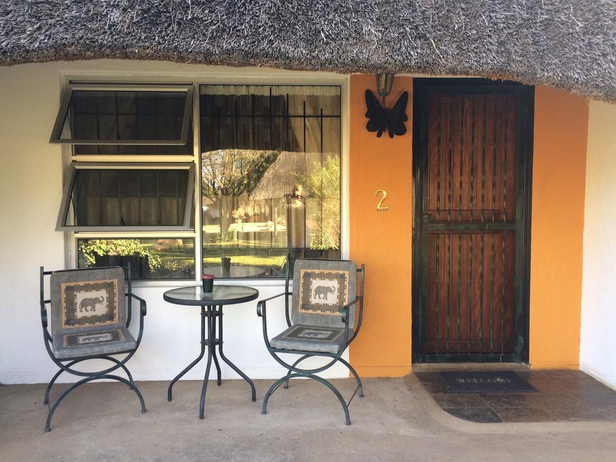 Lion'S Den Guesthouse Otjiwarongo Bagian luar foto