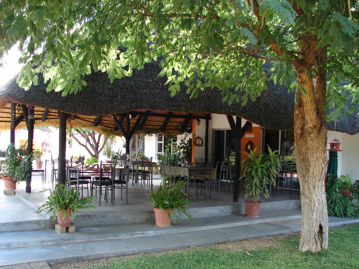 Lion'S Den Guesthouse Otjiwarongo Bagian luar foto