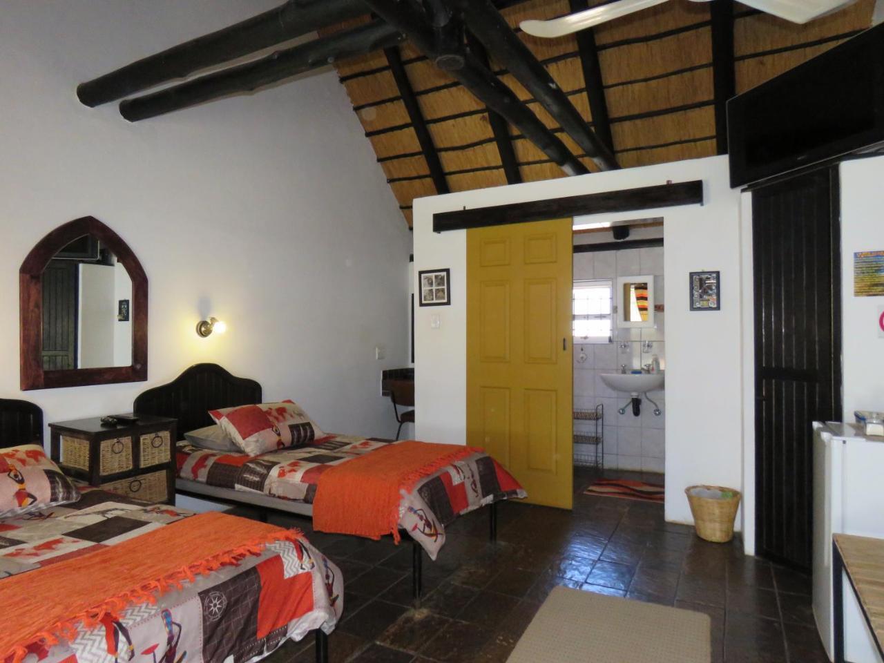 Lion'S Den Guesthouse Otjiwarongo Bagian luar foto