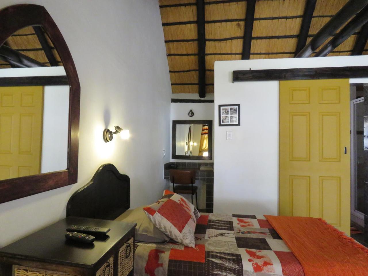 Lion'S Den Guesthouse Otjiwarongo Bagian luar foto