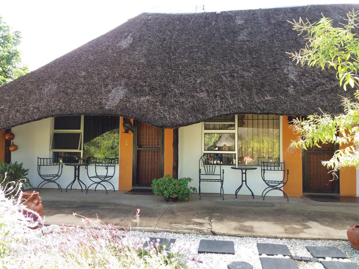Lion'S Den Guesthouse Otjiwarongo Bagian luar foto
