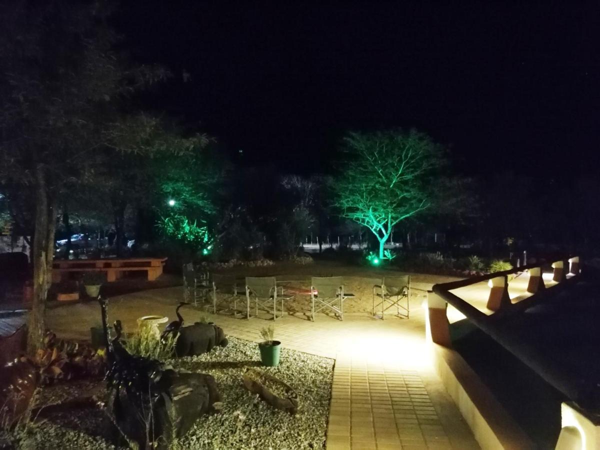 Lion'S Den Guesthouse Otjiwarongo Bagian luar foto