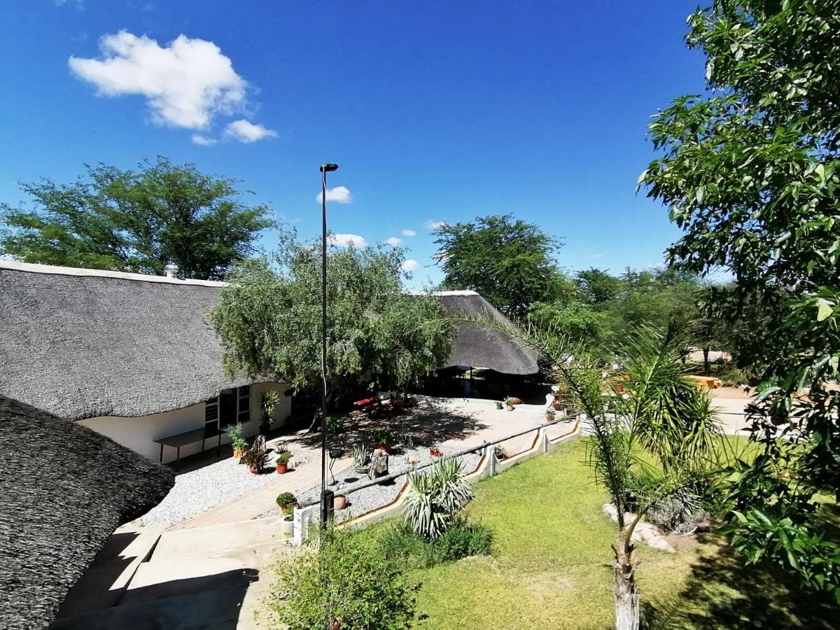 Lion'S Den Guesthouse Otjiwarongo Bagian luar foto