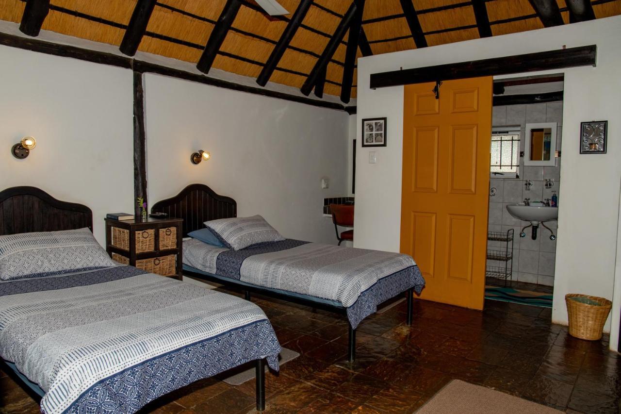 Lion'S Den Guesthouse Otjiwarongo Bagian luar foto