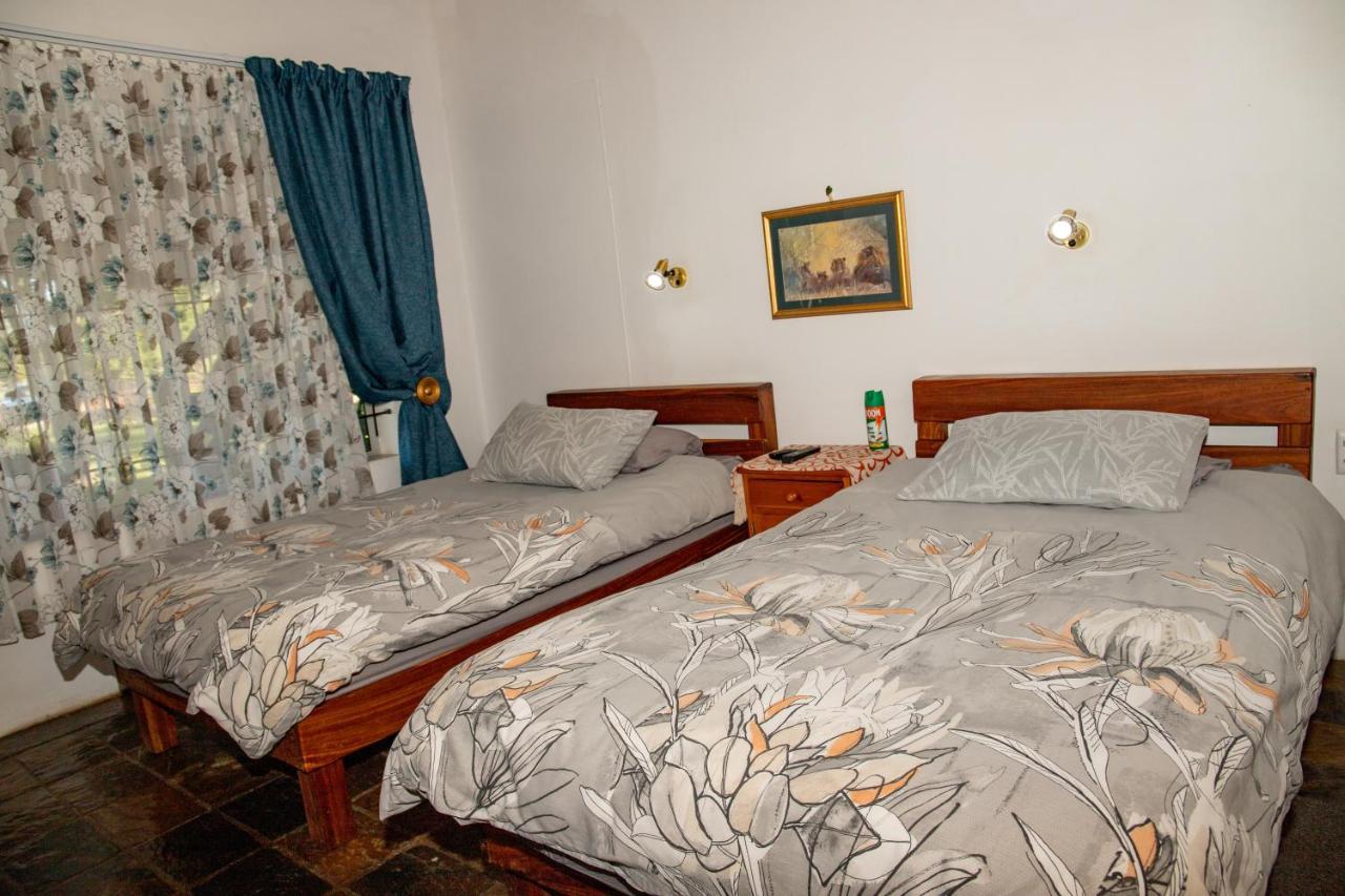 Lion'S Den Guesthouse Otjiwarongo Bagian luar foto