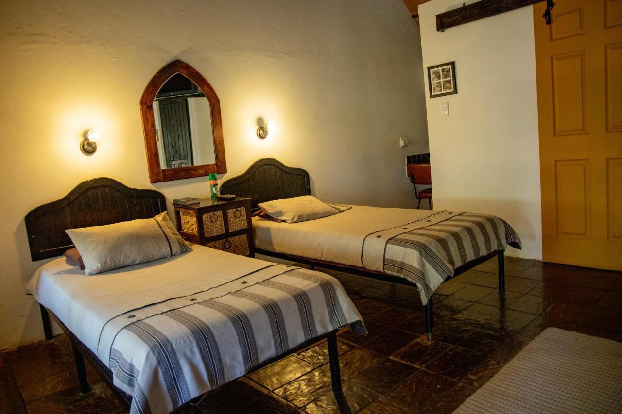 Lion'S Den Guesthouse Otjiwarongo Bagian luar foto