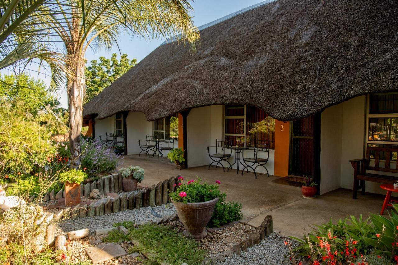 Lion'S Den Guesthouse Otjiwarongo Bagian luar foto