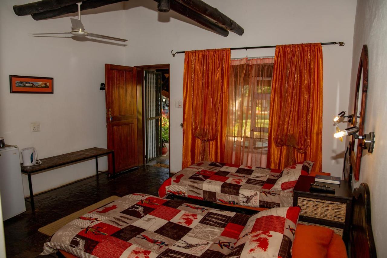 Lion'S Den Guesthouse Otjiwarongo Bagian luar foto