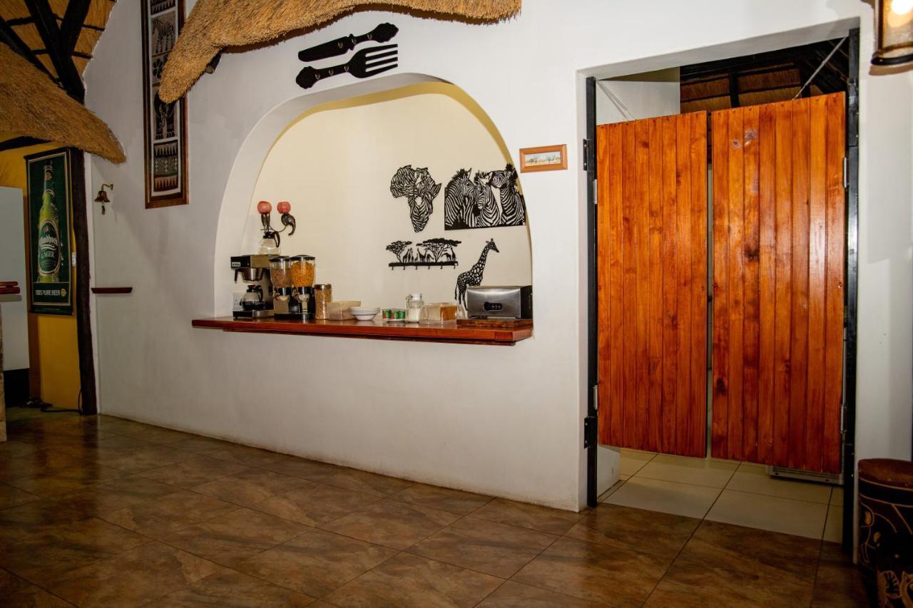 Lion'S Den Guesthouse Otjiwarongo Bagian luar foto