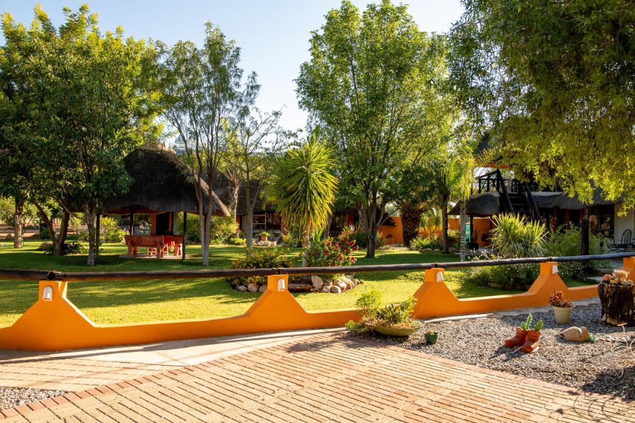 Lion'S Den Guesthouse Otjiwarongo Bagian luar foto