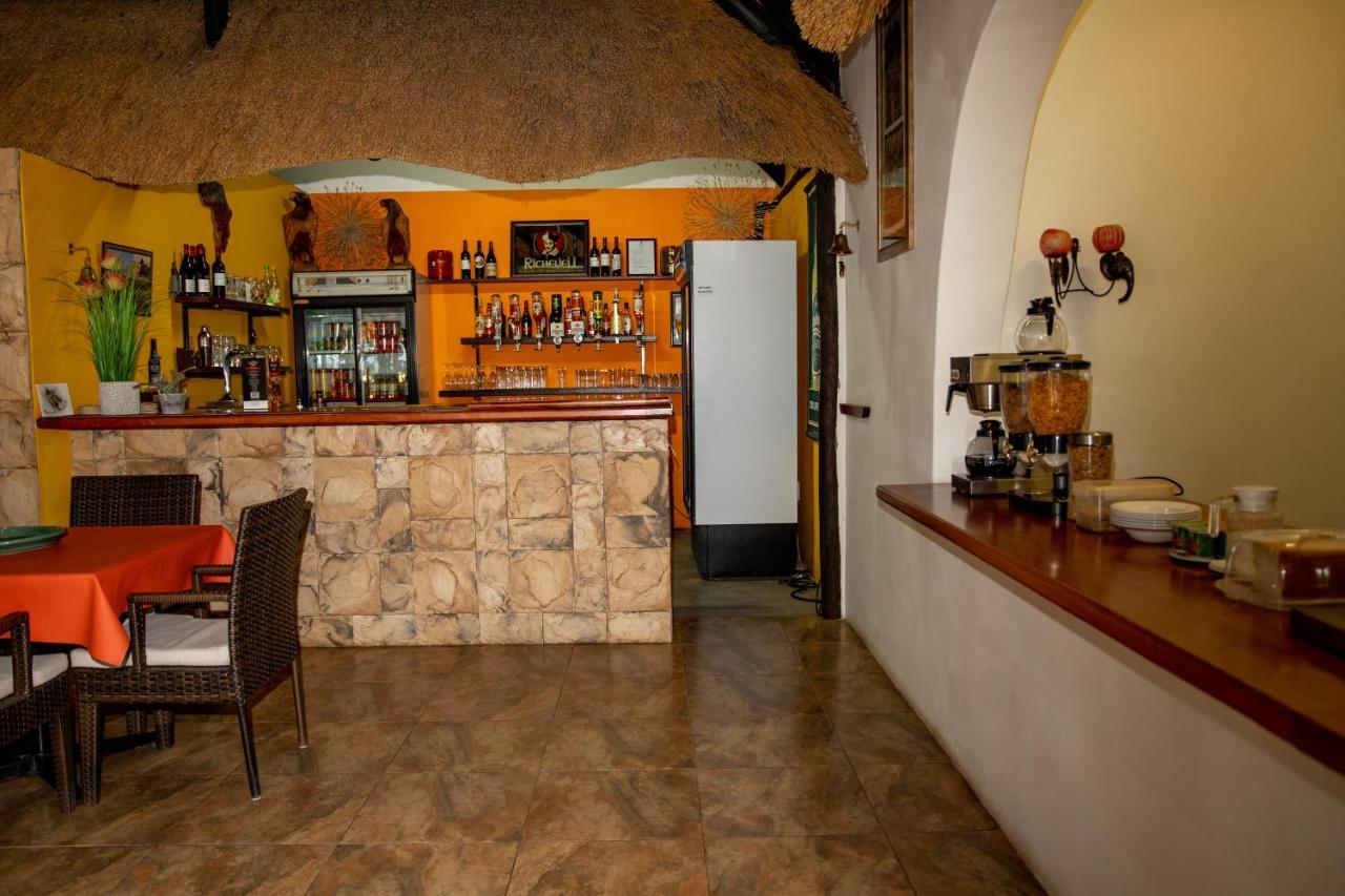 Lion'S Den Guesthouse Otjiwarongo Bagian luar foto
