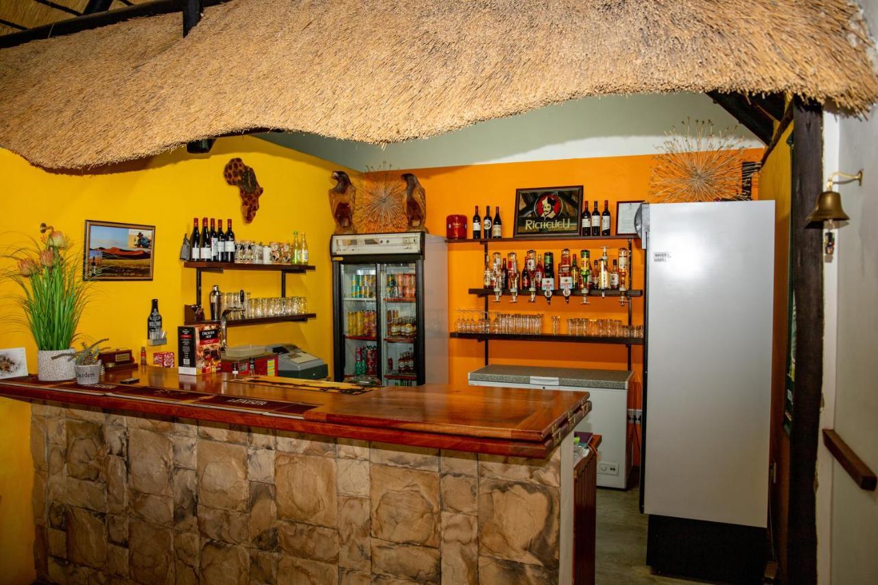 Lion'S Den Guesthouse Otjiwarongo Bagian luar foto