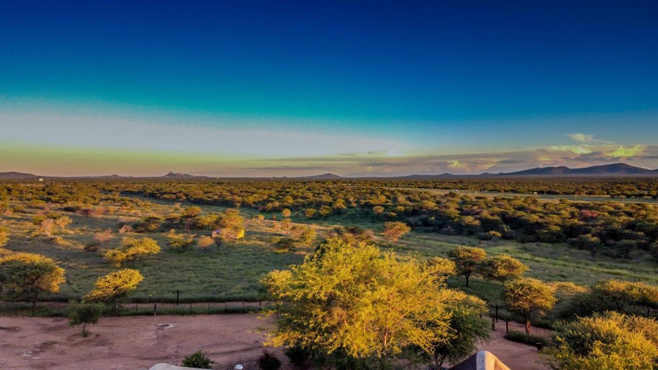 Lion'S Den Guesthouse Otjiwarongo Bagian luar foto