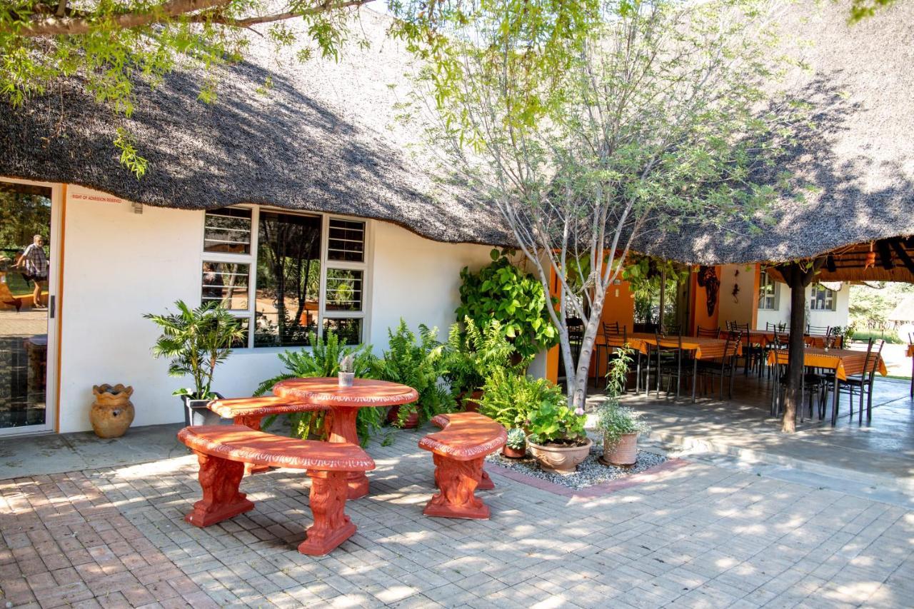 Lion'S Den Guesthouse Otjiwarongo Bagian luar foto