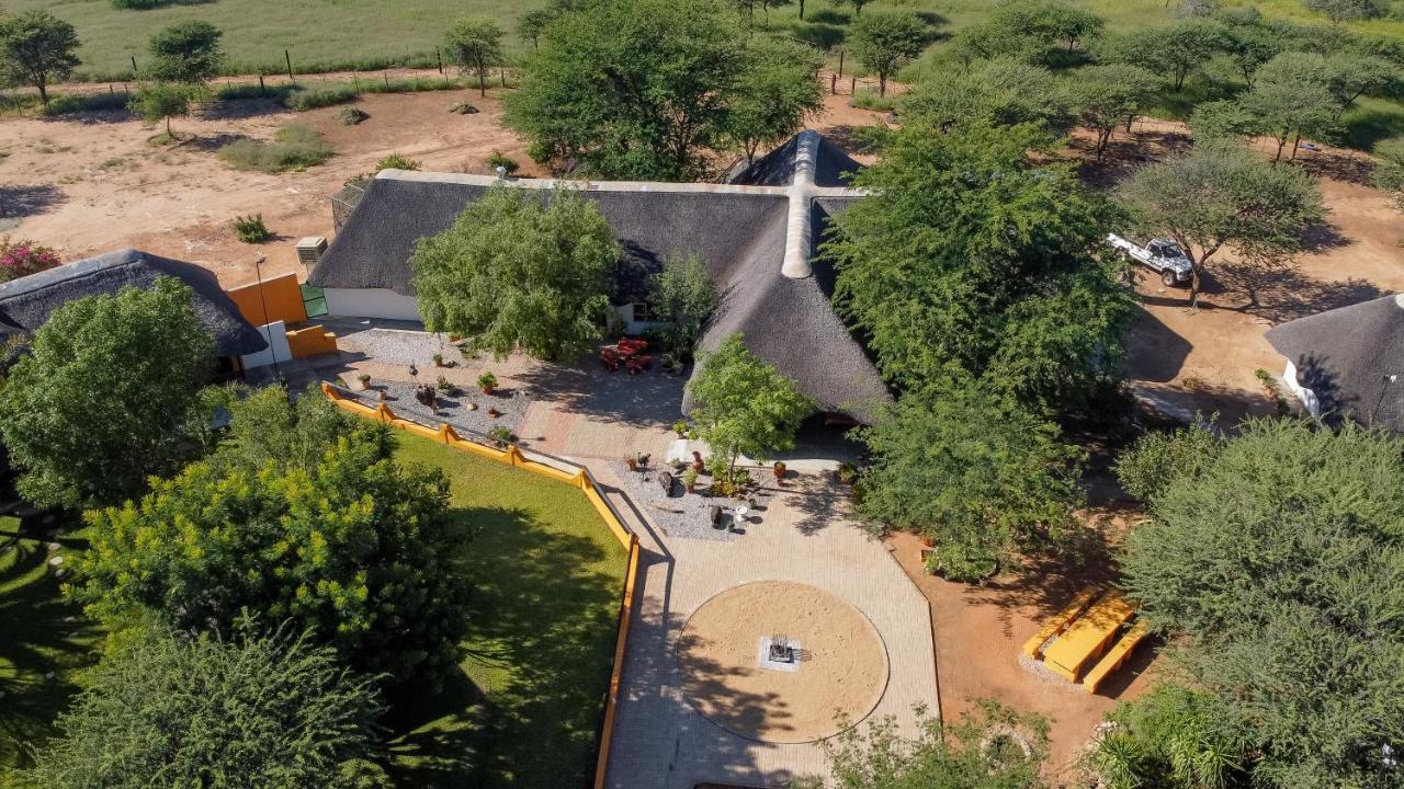Lion'S Den Guesthouse Otjiwarongo Bagian luar foto