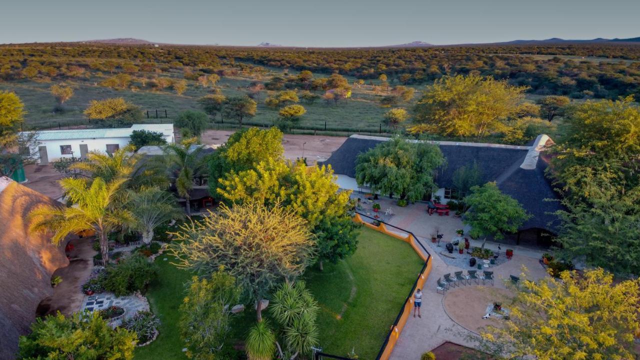 Lion'S Den Guesthouse Otjiwarongo Bagian luar foto